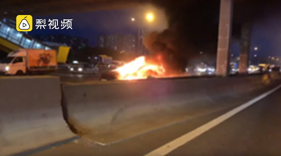 美國特斯拉撞車起火致三死事件深度解析，特斯拉撞車起火事件深度解析，悲劇背后的原因與啟示