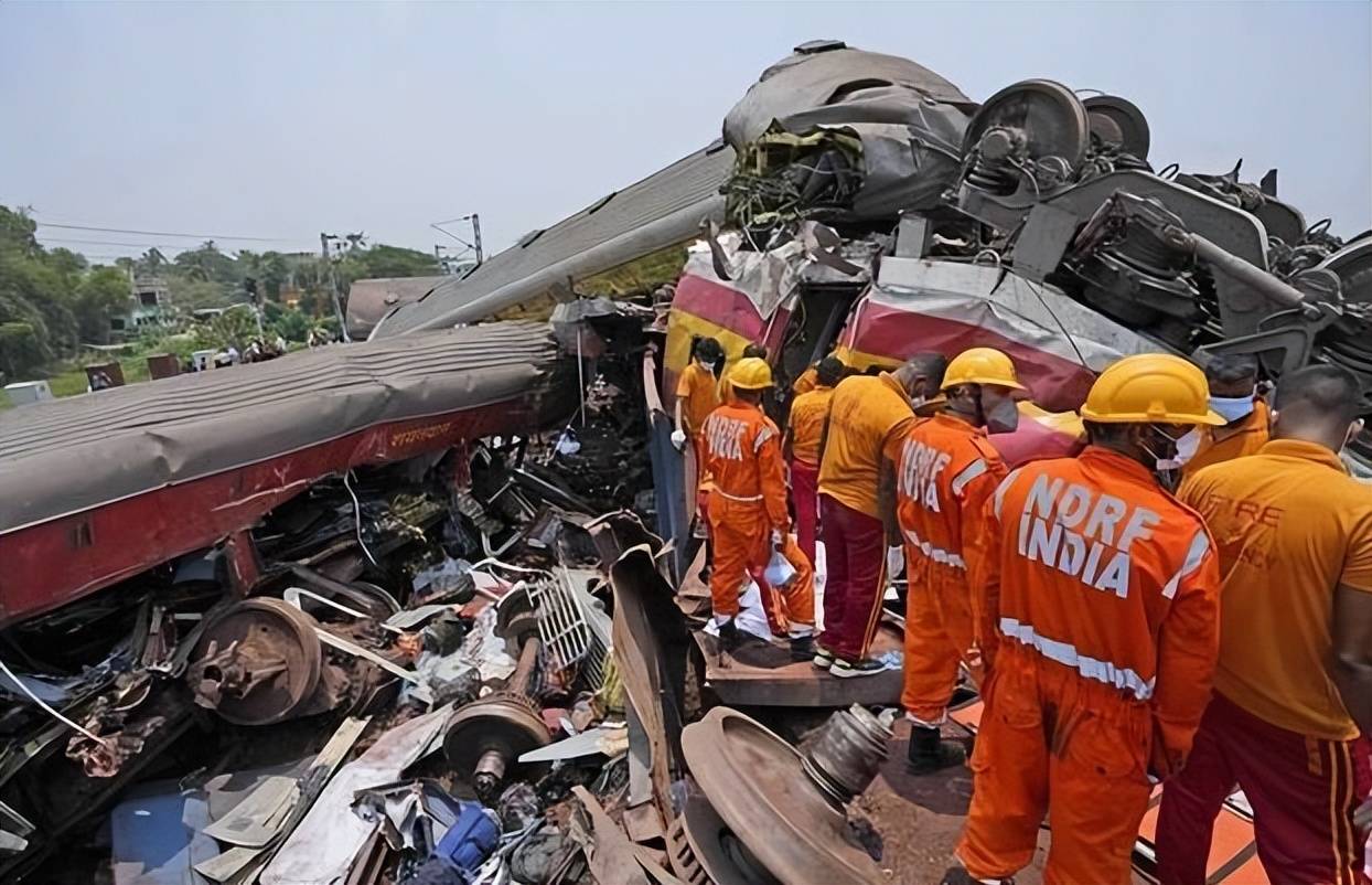 火車脫軌撞車事故頻發(fā)原因深度解析，火車事故頻發(fā)，深度剖析脫軌撞車原因