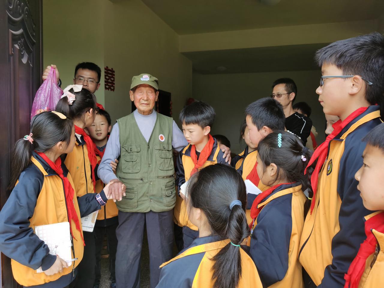 軍校女生真實(shí)感受，榮耀與挑戰(zhàn)并存，軍校女生體驗(yàn)，榮耀與挑戰(zhàn)交織的真實(shí)感受