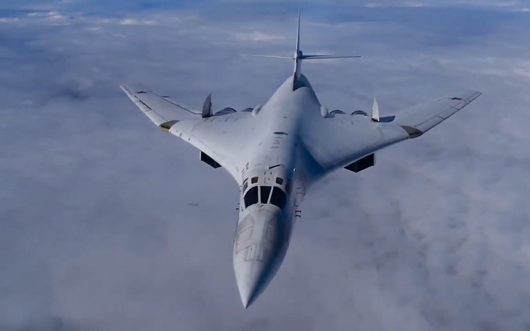 圖-160轟炸機視頻，揭示強大戰(zhàn)略轟炸機的威力與風(fēng)采，圖-160轟炸機風(fēng)采揭秘，戰(zhàn)略轟炸機的震撼威力與風(fēng)采展示
