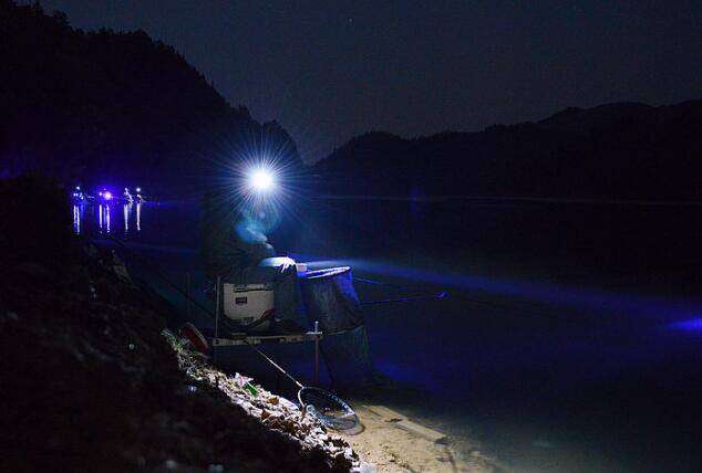 三大公認(rèn)最好的夜釣燈，探索夜間垂釣的神秘之光，三大夜間垂釣神器，夜釣燈探索神秘之光