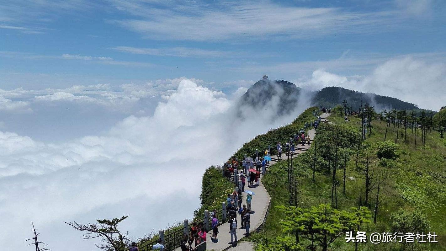 峨眉山，神秘的宗教圣地與哪位菩薩的道場，峨眉山，神秘的宗教圣地與菩薩的道場探秘