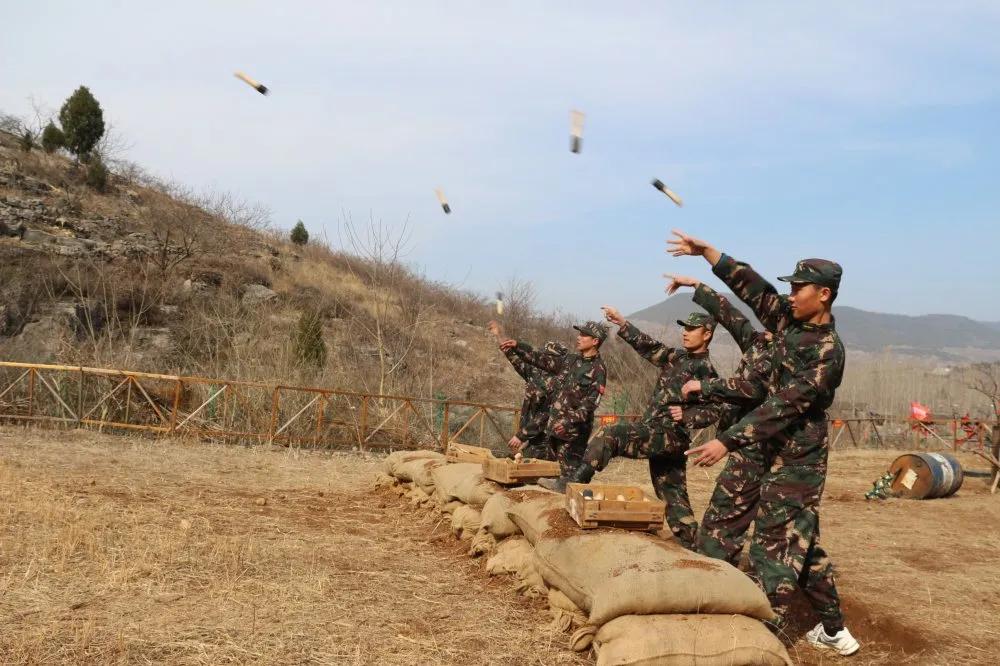 軍事夏令營內(nèi)容，體驗(yàn)軍事文化，培養(yǎng)青年領(lǐng)導(dǎo)力，軍事夏令營，體驗(yàn)軍事文化，培養(yǎng)青年領(lǐng)導(dǎo)力之旅