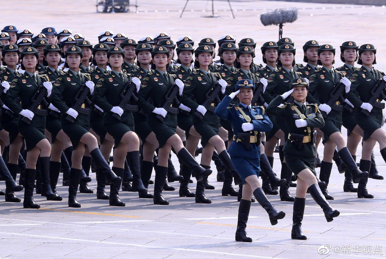 國(guó)慶70周年大閱兵女兵方隊(duì)，展現(xiàn)巾幗英雄風(fēng)采，國(guó)慶70周年大閱兵女兵方隊(duì)，巾幗英雄風(fēng)采展現(xiàn)