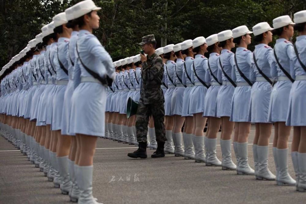 國(guó)慶70周年大閱兵女兵方隊(duì)視頻，展現(xiàn)巾幗英雄的風(fēng)采，國(guó)慶70周年大閱兵女兵方隊(duì)，巾幗英雄的風(fēng)采展現(xiàn)視頻欣賞