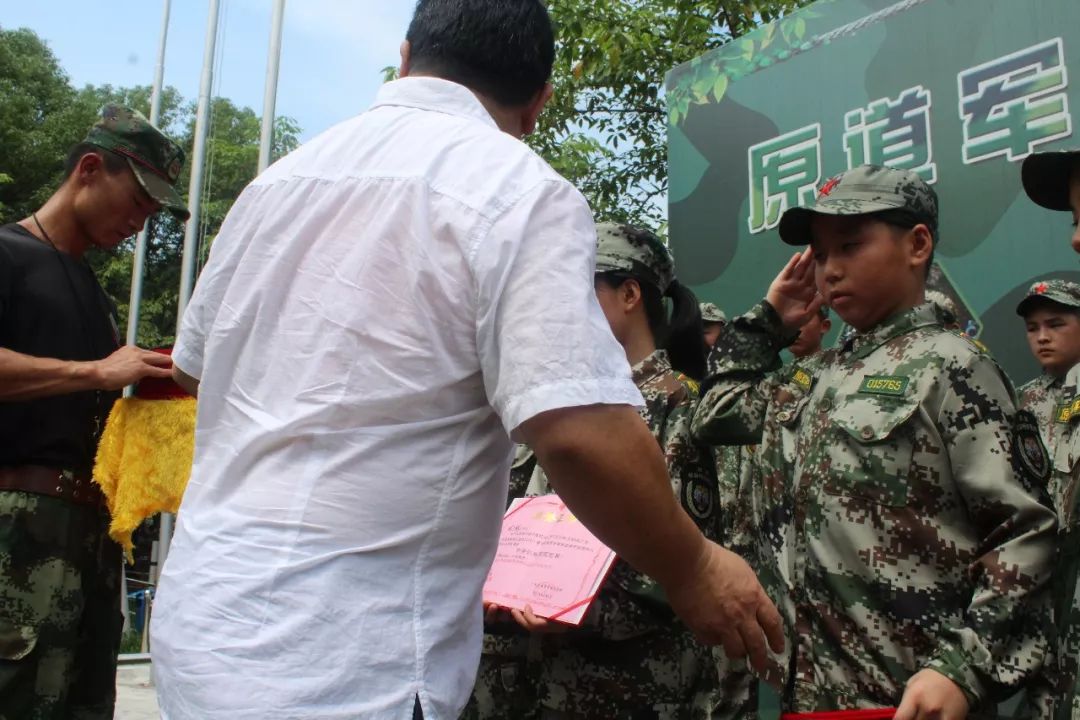軍事夏令營(yíng)結(jié)營(yíng)儀式發(fā)言稿，磨礪意志，鑄就未來(lái)，軍事夏令營(yíng)結(jié)營(yíng)儀式，磨礪意志，共鑄輝煌未來(lái)之路