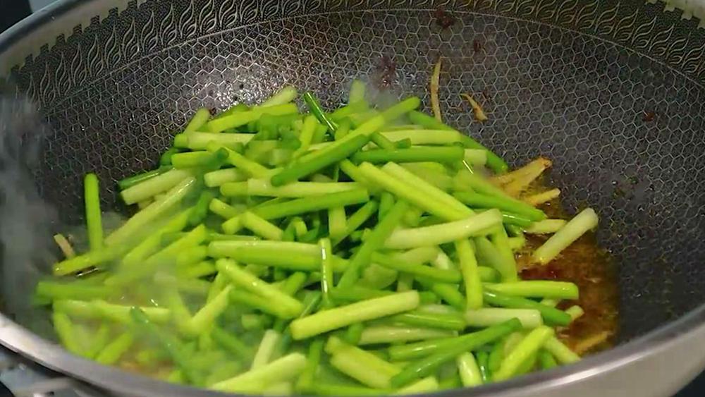 蒜苔炒肉的做法，一道家常美食的烹飪指南，蒜苔炒肉烹飪指南，家常美食的制作方法