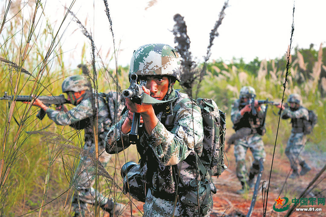 陸軍偵察兵訓(xùn)練科目，錘煉精英的戰(zhàn)斗技藝，陸軍偵察兵精英錘煉之路，戰(zhàn)斗技藝訓(xùn)練科目全解析