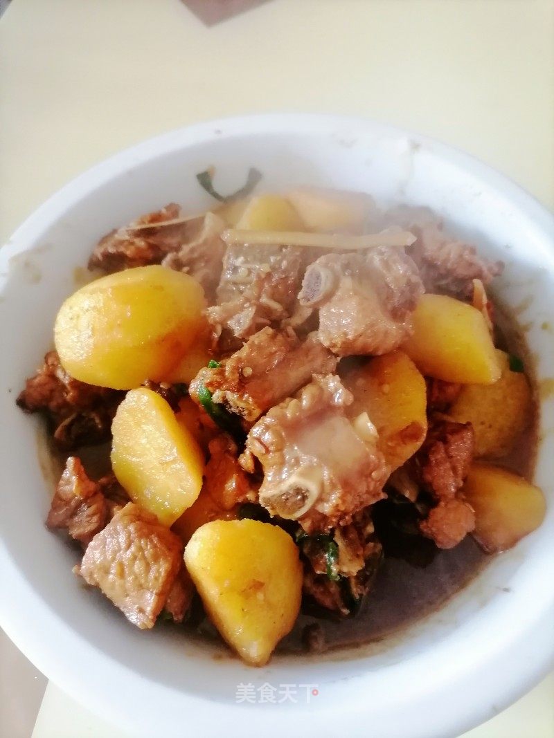 土豆排骨的做法，一道家常美食的烹飪指南，土豆排骨烹飪指南，家常美食的制作方法