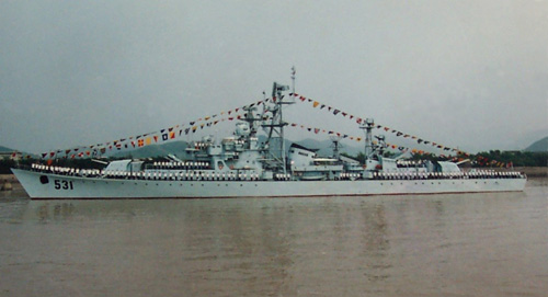 中國(guó)江東級(jí)護(hù)衛(wèi)艦，護(hù)衛(wèi)海洋的力量象征，中國(guó)江東級(jí)護(hù)衛(wèi)艦，護(hù)衛(wèi)海洋的堅(jiān)實(shí)力量