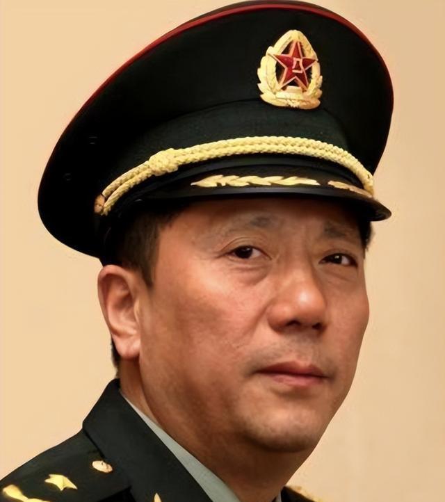 集團(tuán)軍副參謀長級別解析，職務(wù)與權(quán)責(zé)的深入理解，集團(tuán)軍副參謀長級別解析，職務(wù)、權(quán)責(zé)與深入理解