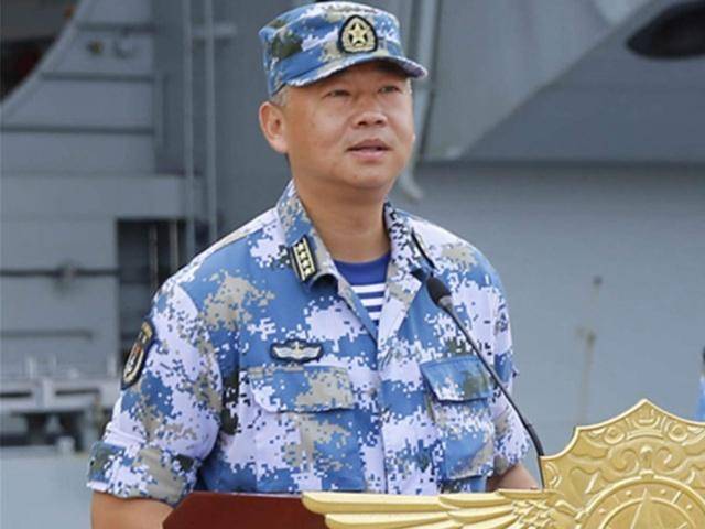 航母艦長與縣長，兩種角色的深度對比與解析，航母艦長與縣長，角色深度對比與解析