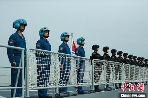 中國(guó)海軍艦隊(duì)編隊(duì)首次赴亞丁灣，展示國(guó)家實(shí)力與護(hù)航使命，中國(guó)海軍編隊(duì)首赴亞丁灣，展示國(guó)家實(shí)力與護(hù)航使命之旅