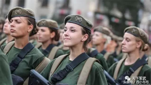 榮耀時刻，回顧1984年閱兵中的女兵方隊，榮耀瞬間，1984年閱兵女兵方隊回顧