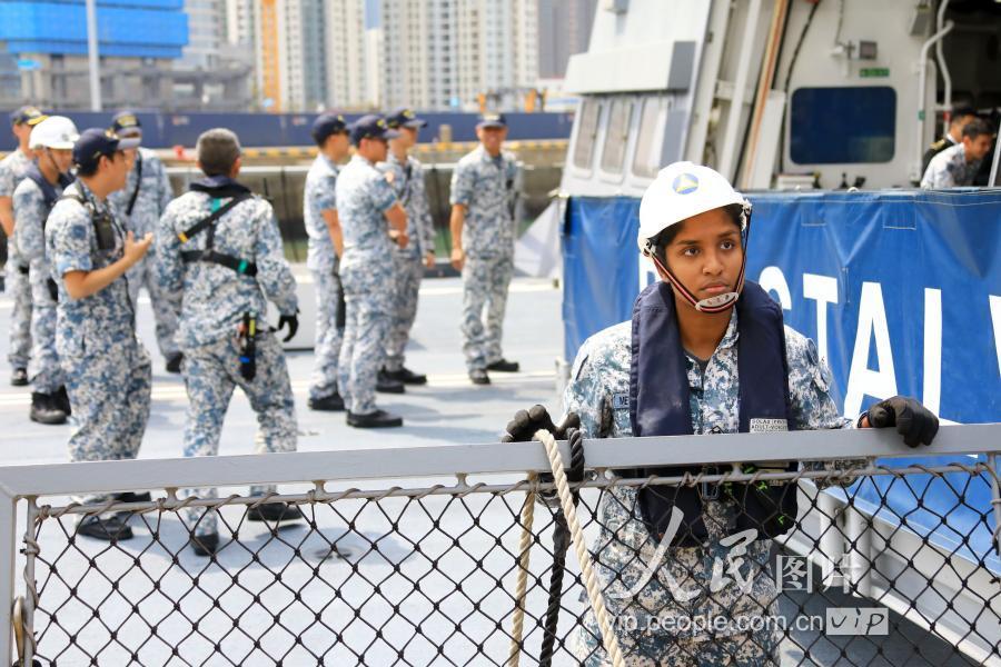 海軍成立70周年海上閱兵為什么在青島——一座海洋城市的榮耀與擔(dān)當(dāng)，青島榮耀時(shí)刻，海軍70周年海上閱兵展現(xiàn)海洋城市的擔(dān)當(dāng)與力量