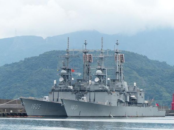 海軍護(hù)衛(wèi)艦與驅(qū)逐艦，護(hù)衛(wèi)與驅(qū)逐之間的選擇考量，海軍護(hù)衛(wèi)艦與驅(qū)逐艦的選擇考量，護(hù)衛(wèi)與驅(qū)逐之間的權(quán)衡