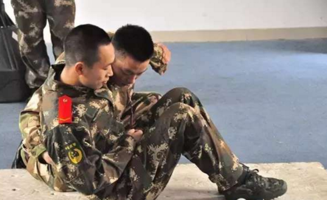 當(dāng)兵的真實經(jīng)歷，榮耀與磨礪的交織，軍旅生涯，榮耀與磨礪的交織——我的當(dāng)兵真實經(jīng)歷