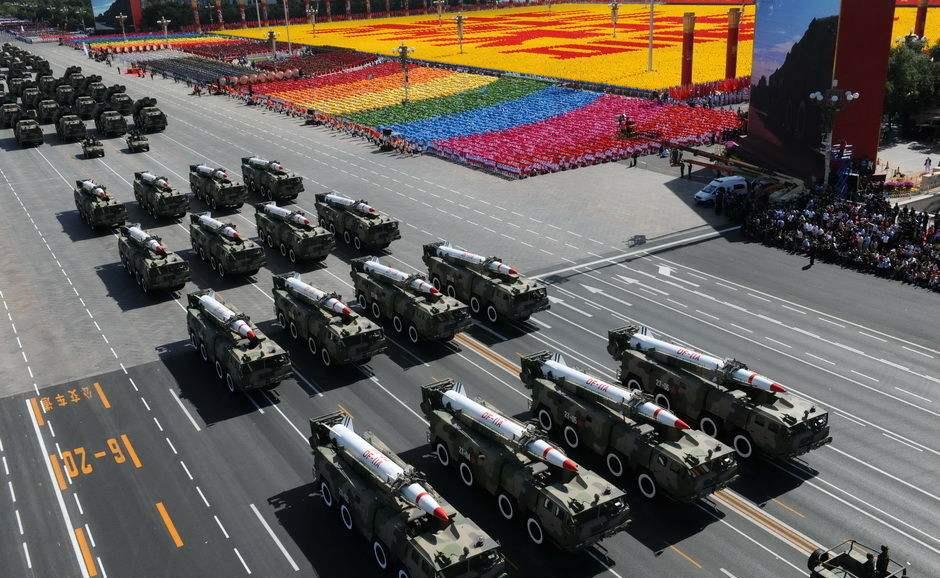 2019年閱兵導(dǎo)彈部隊，展現(xiàn)國家力量與戰(zhàn)略威懾的完美結(jié)合，閱兵導(dǎo)彈部隊展現(xiàn)國家力量與戰(zhàn)略威懾——中國力量完美融合
