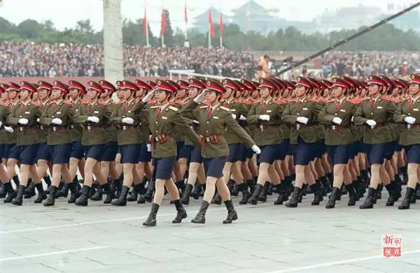 國慶60周年大閱兵完整版免費(fèi)觀看，榮耀的瞬間，歷史的見證，國慶60周年大閱兵全程回顧，榮耀瞬間與歷史的見證（免費(fèi)觀看）