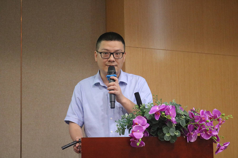丁雄軍的老婆家庭背景探究，丁雄軍老婆家庭背景揭秘