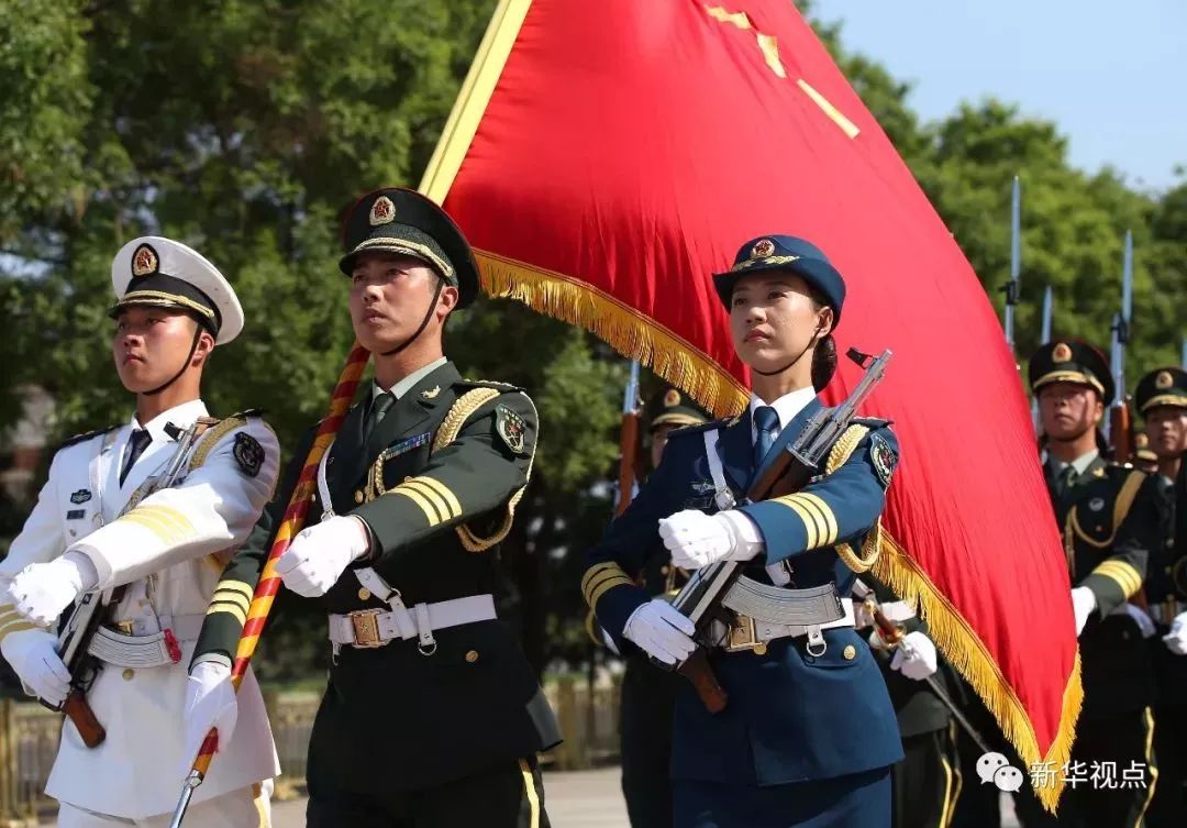 綠色軍衣映照榮耀，三軍儀仗隊展現(xiàn)雄姿，綠色軍衣映照榮耀，三軍儀仗隊雄姿展現(xiàn)