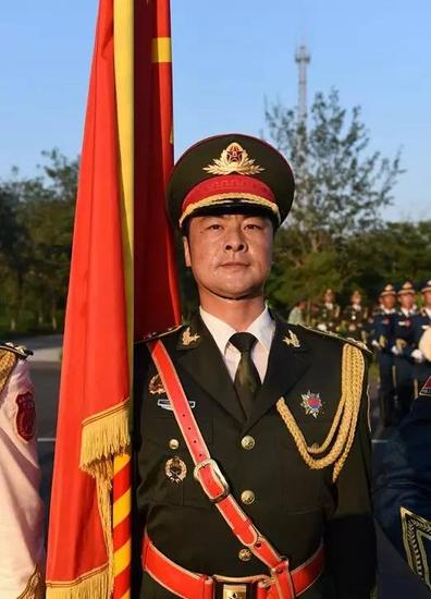 三軍儀仗隊(duì)護(hù)旗手張洪杰，榮耀與擔(dān)當(dāng)，三軍儀仗隊(duì)護(hù)旗手張洪杰，榮耀之路與擔(dān)當(dāng)之責(zé)