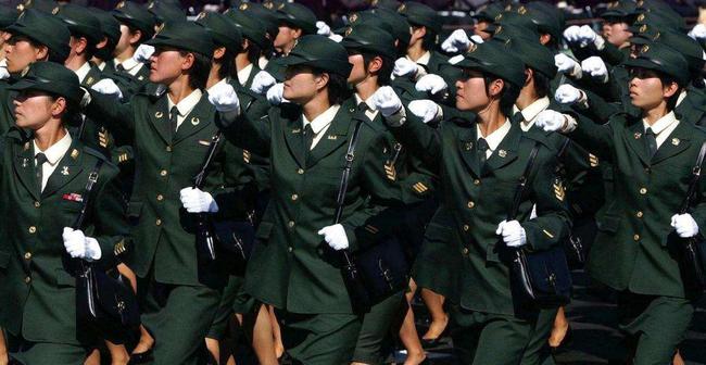 中國小女兵圖片大全，展現(xiàn)新時代巾幗英雄風(fēng)采，中國小女兵圖片展示，新時代巾幗英雄風(fēng)采