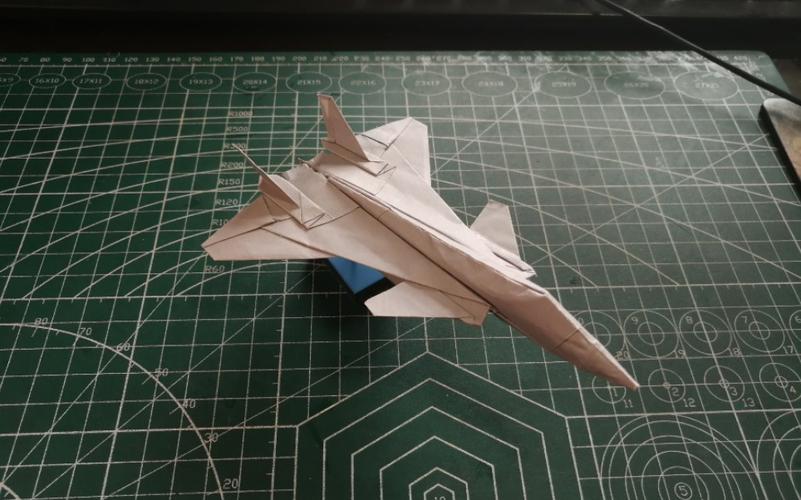 中國(guó)殲擊機(jī)殲-20折紙藝術(shù)，探索飛機(jī)模型的折疊方法，中國(guó)殲擊機(jī)殲-20折紙藝術(shù)，探索飛機(jī)模型折紙技巧與奧秘