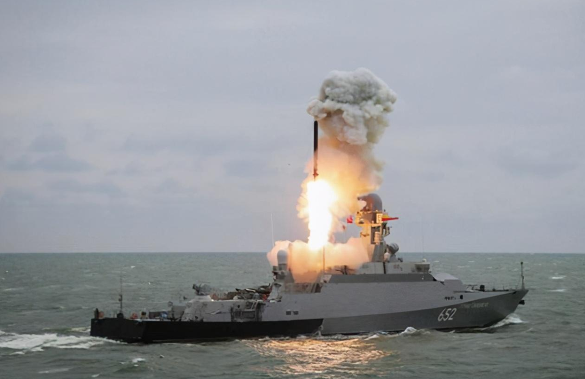 中國(guó)海軍護(hù)衛(wèi)艦的驕傲，揭秘171導(dǎo)彈護(hù)衛(wèi)艦發(fā)射導(dǎo)彈的瞬間，揭秘，中國(guó)海軍導(dǎo)彈護(hù)衛(wèi)艦171發(fā)射瞬間，展現(xiàn)護(hù)衛(wèi)艦之驕傲