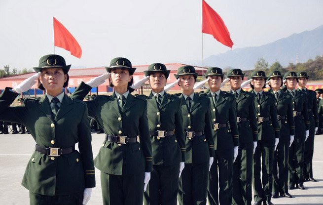 中國女兵武警圖片大全，展現(xiàn)鏗鏘玫瑰的英勇風(fēng)采，中國女兵武警圖片展示，鏗鏘玫瑰的英勇風(fēng)采