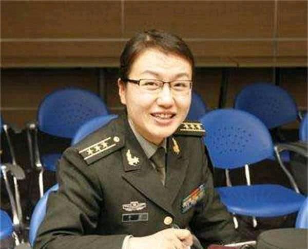 軍事評(píng)論員劉曉非的履歷概覽，劉曉非履歷概覽，軍事評(píng)論員的成長(zhǎng)之路