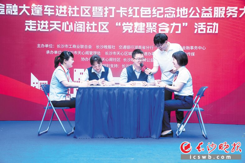 蓋立民將軍一家三口照片，榮耀與溫馨的瞬間，蓋立民將軍一家三口照片，榮耀與家庭的溫馨時刻
