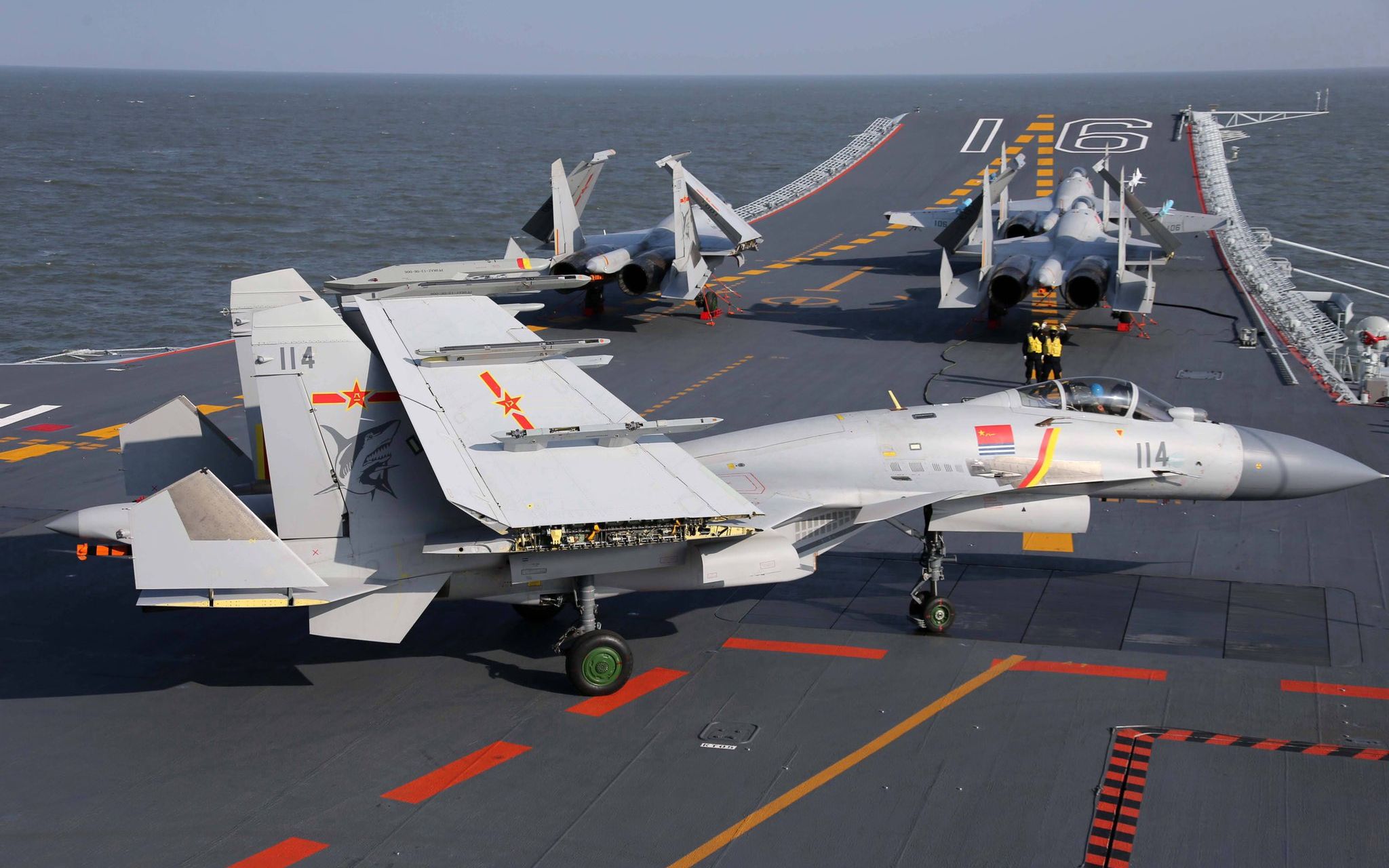 殲-15艦載機，尺寸規(guī)格與性能解析，殲-15艦載機性能與尺寸規(guī)格深度解析