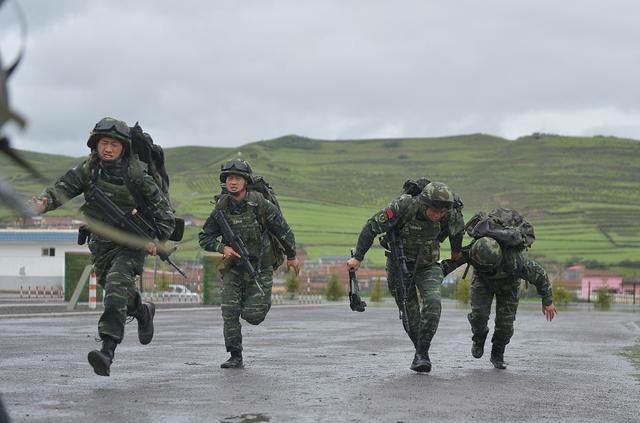 聯(lián)勤保障中心與空軍地勤，哪個更好？，聯(lián)勤保障中心與空軍地勤對比，哪個崗位更優(yōu)？
