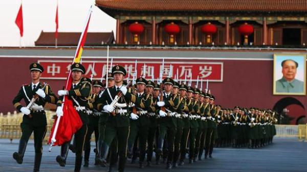 三軍儀仗隊(duì)與國旗護(hù)衛(wèi)隊(duì)正步區(qū)別探究，三軍儀仗隊(duì)與國旗護(hù)衛(wèi)隊(duì)正步區(qū)別的深度探究