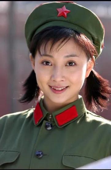 最新部隊(duì)女軍裝，時尚與力量的完美結(jié)合，最新部隊(duì)女軍裝，時尚與力量的絕美融合
