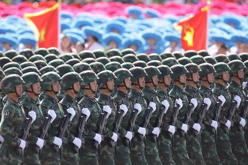 2009國慶閱兵主持人——展現(xiàn)國家風(fēng)采的聲音，2009國慶閱兵主持人，展現(xiàn)國家風(fēng)采的聲音