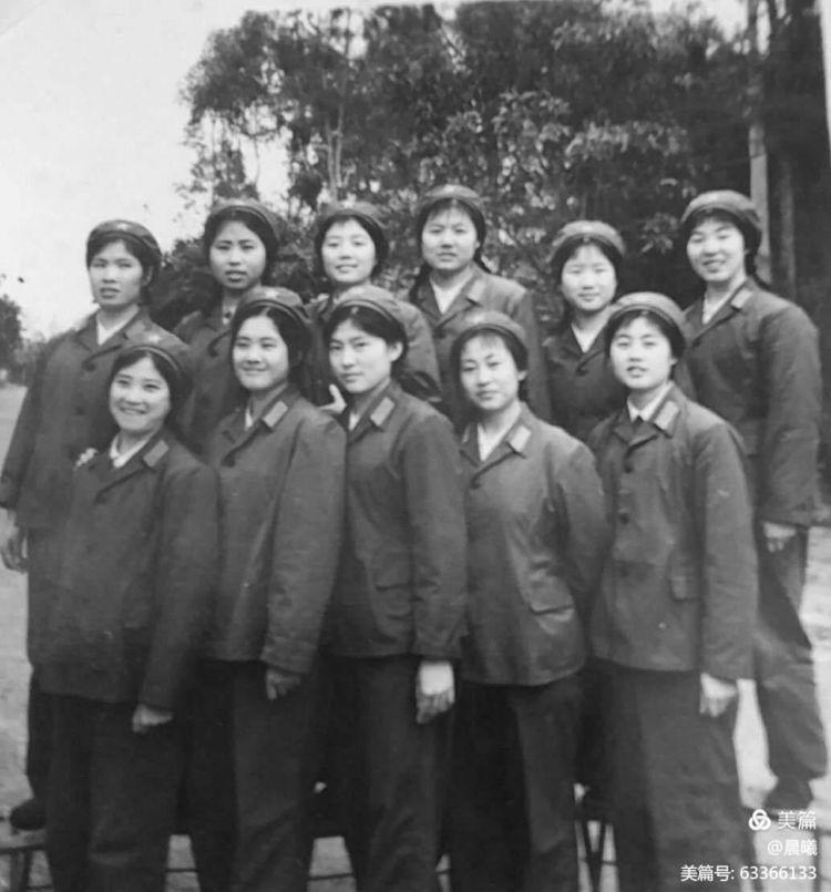 六五式綠軍裝女兵圖片，時(shí)代的記憶與歷史的見證，六五式綠軍裝女兵圖片，時(shí)代記憶與歷史的見證