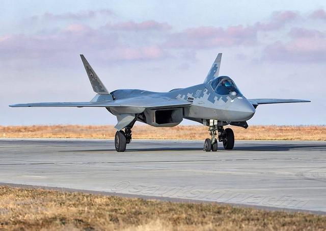 蘇-57與眼鏡蛇機動的獨特魅力，蘇-57與眼鏡蛇機動的超凡魅力