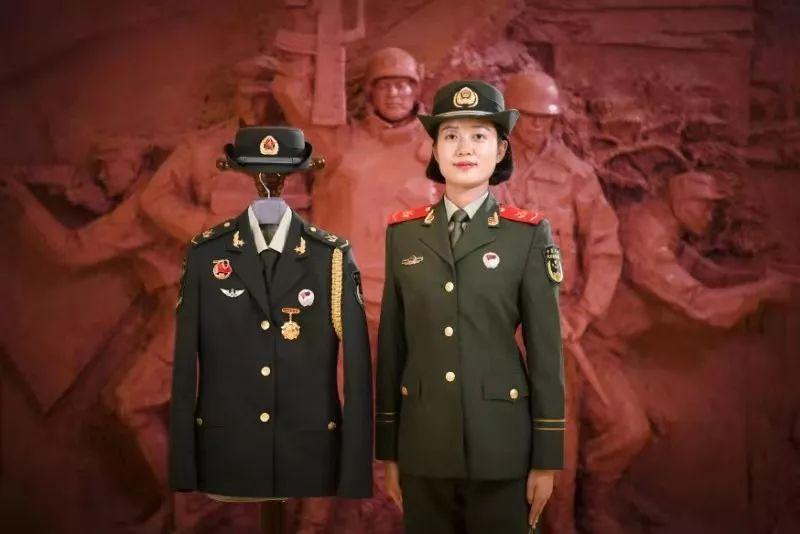 中國女兵方隊訓(xùn)練圖片，堅韌與力量的完美展現(xiàn)，中國女兵方隊訓(xùn)練風采，堅韌與力量的展現(xiàn)