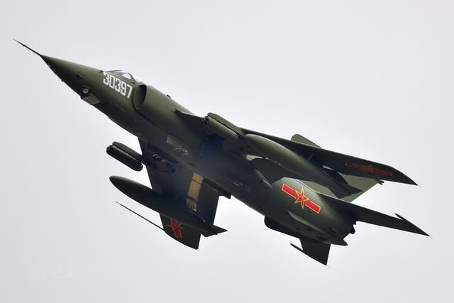 強5攻擊機的壯麗后視圖，歷史、設計與功能解析，強5攻擊機壯麗后視圖，歷史、設計與功能深度解析