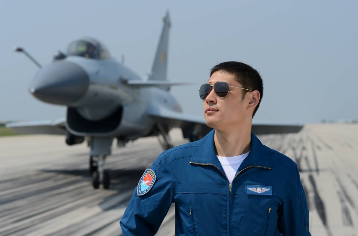 中國(guó)空軍男軍人照片，展現(xiàn)力量與榮耀，中國(guó)空軍男軍人風(fēng)采，力量與榮耀的展現(xiàn)
