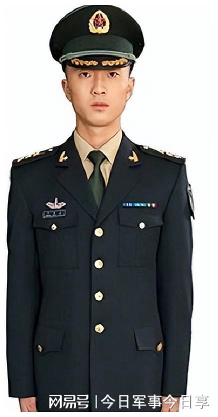火箭軍軍服圖片，展現(xiàn)力量與榮耀的象征，火箭軍軍服展示力量與榮耀，軍裝圖片揭示威嚴(yán)風(fēng)采