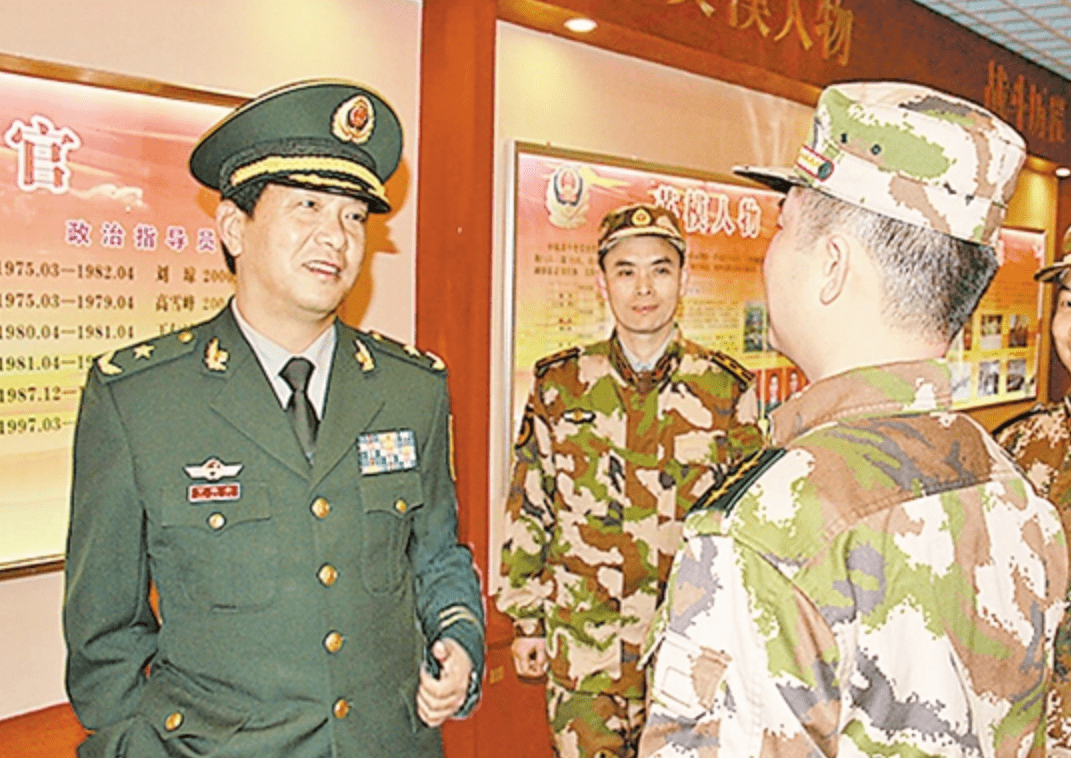 左手將軍丁曉東，一位獨特的軍事領袖的崛起與貢獻，左手將軍丁曉東，獨特軍事領袖的崛起與卓越貢獻