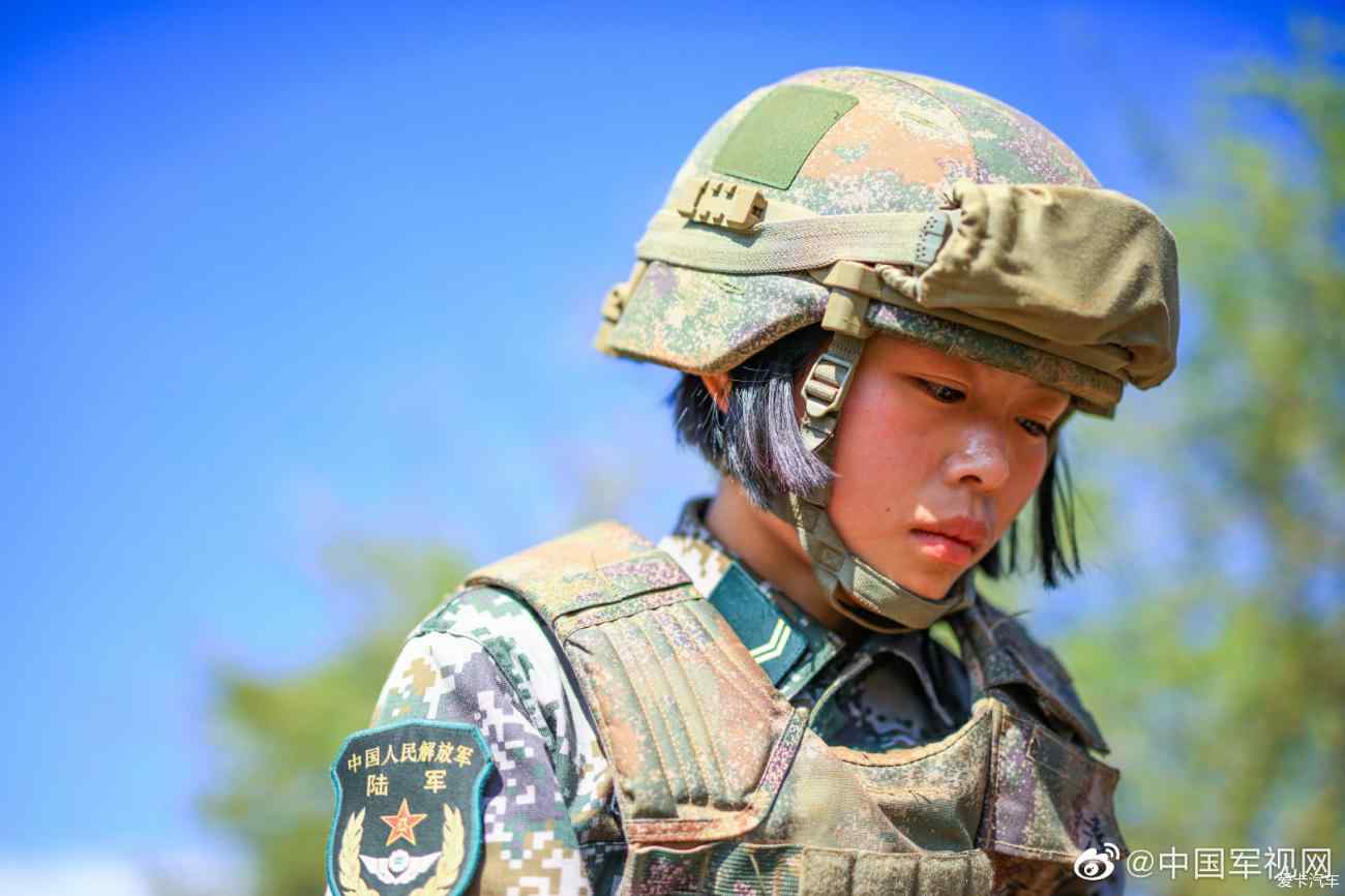 女兵換裝星空迷彩，新時(shí)代軍容煥發(fā)的力量象征，女兵換裝星空迷彩，新時(shí)代軍容的力量象征