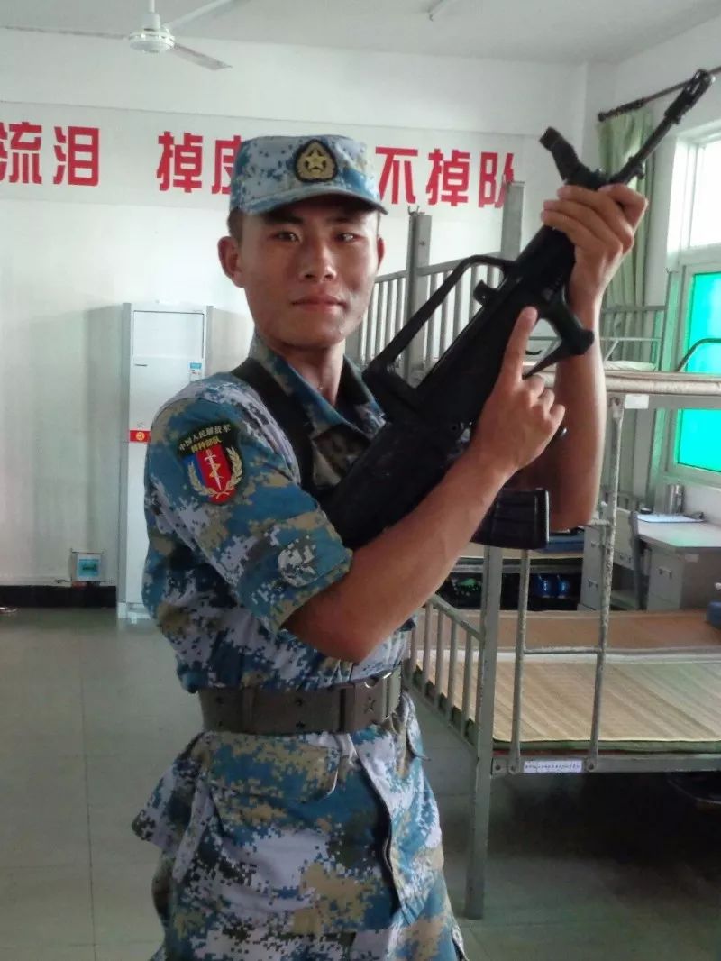 揭秘蛟龍突擊隊(duì)核心成員何龍的神秘身高之旅，揭秘蛟龍突擊隊(duì)核心成員何龍的身高之謎