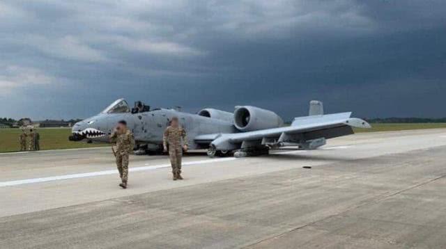 揭秘A-10攻擊機(jī)駕駛艙，設(shè)計(jì)與功能解析，A-10攻擊機(jī)駕駛艙揭秘，設(shè)計(jì)與功能深度解析