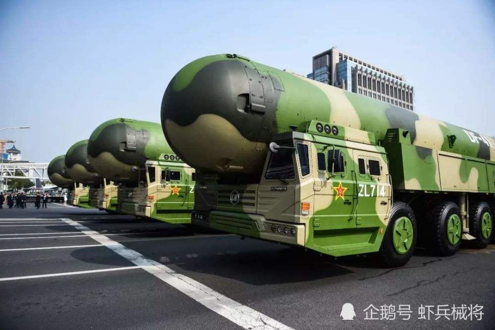 東風(fēng)41發(fā)射場面的壯麗畫卷，東風(fēng)41發(fā)射場面的壯觀畫卷