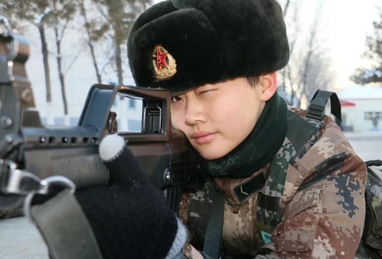 女兵入伍體能測試，挑戰(zhàn)與突破，女兵入伍體能測試，挑戰(zhàn)與突破之路