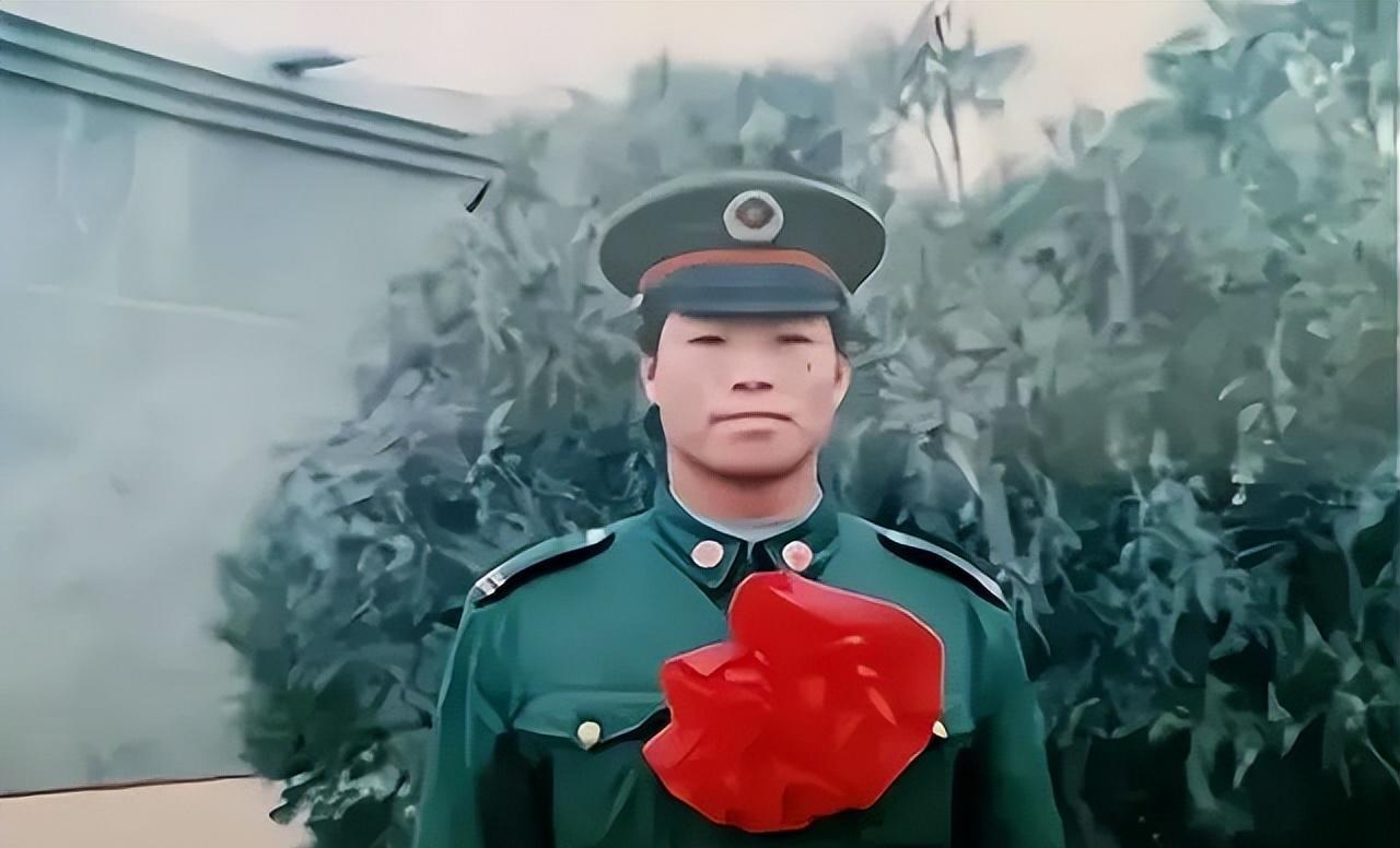 戍邊英雄祁發(fā)寶簡歷，鐵血軍人的忠誠與擔當，鐵血軍人祁發(fā)寶，忠誠與擔當?shù)氖呌⑿酆啔v